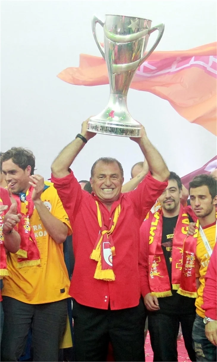 Galatasaray, zaferini taraftarlarıyla birlikte kutladı!