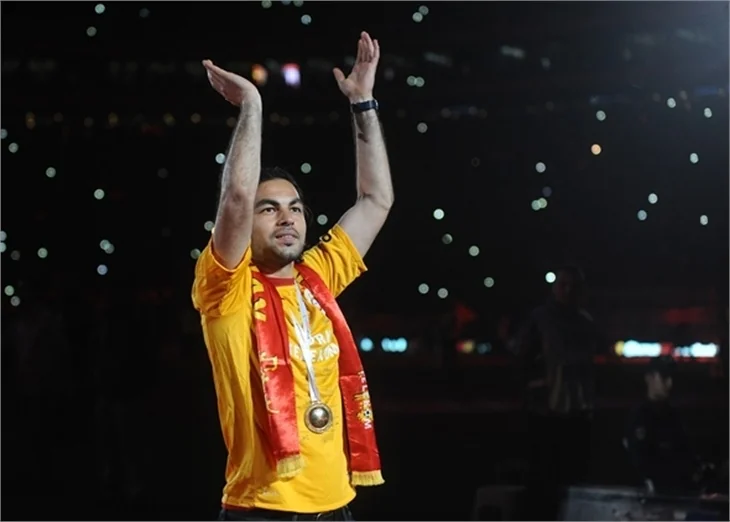Galatasaray, zaferini taraftarlarıyla birlikte kutladı!