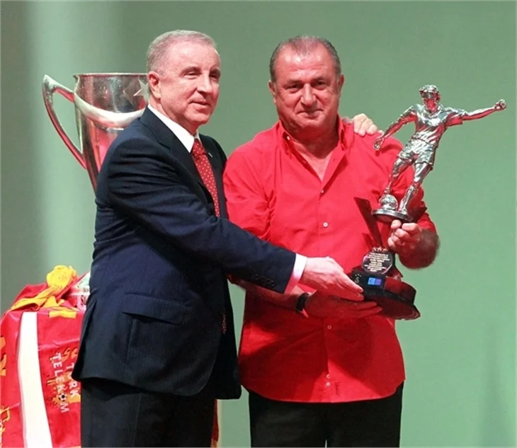 Galatasaray, zaferini taraftarlarıyla birlikte kutladı!