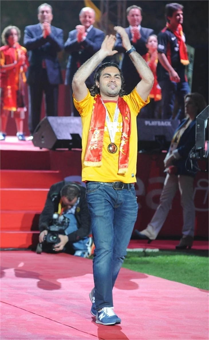 Galatasaray, zaferini taraftarlarıyla birlikte kutladı!