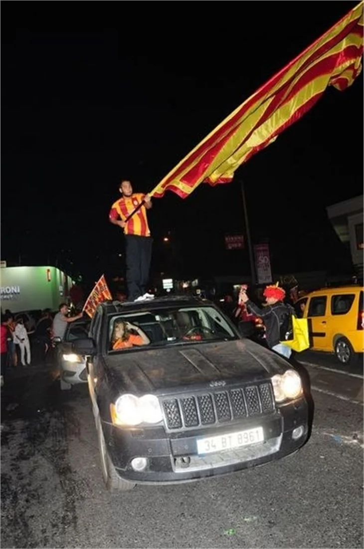 Ünlüler şampiyonluğu böyle kutladı