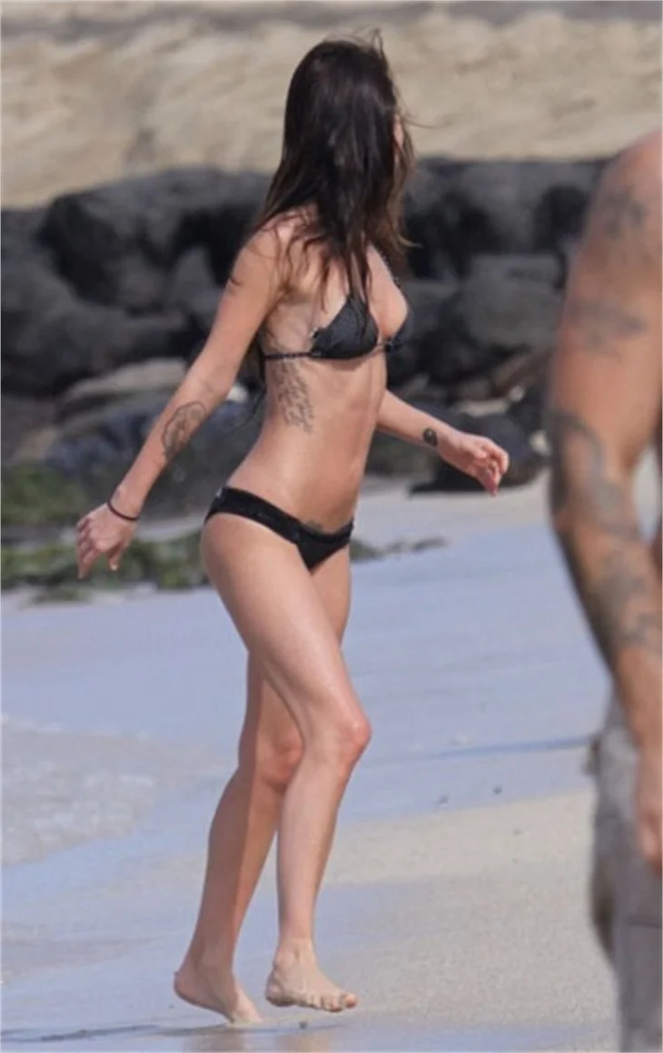 Megan Fox bikini sezonunu açtı