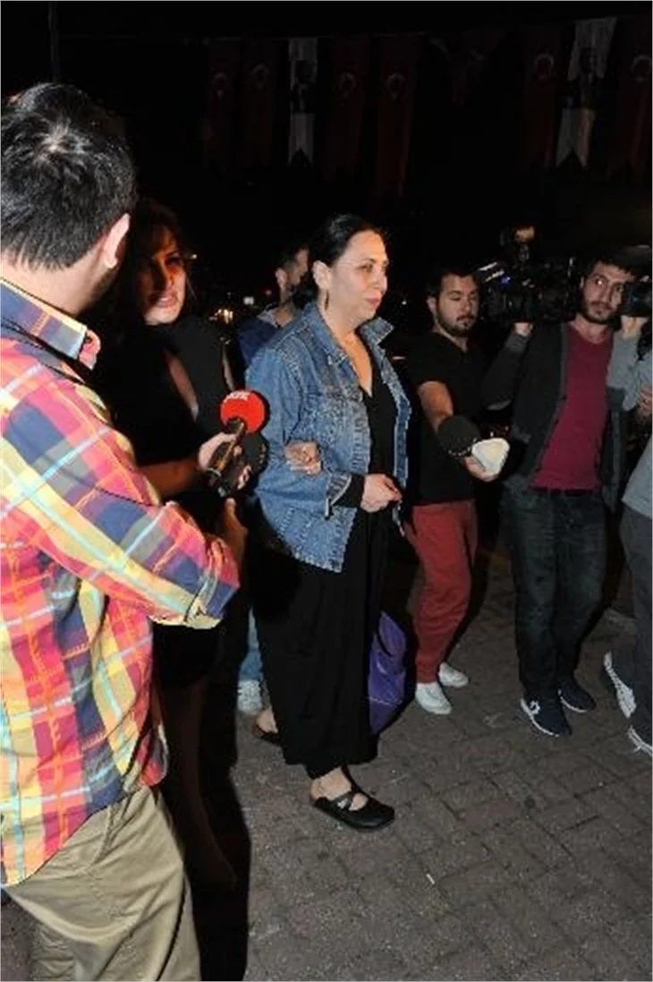 Meral Okay şarkılarla anıldı..