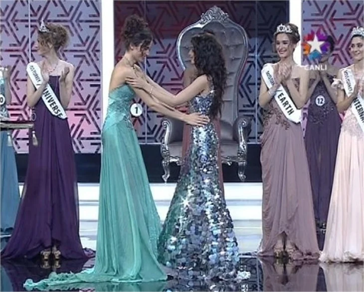 Miss Turkey 2012 güzeli Açalya Samyeli Danoğlu...