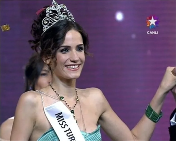 Miss Turkey 2012 güzeli Açalya Samyeli Danoğlu...
