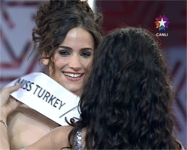 Miss Turkey 2012 güzeli Açalya Samyeli Danoğlu...