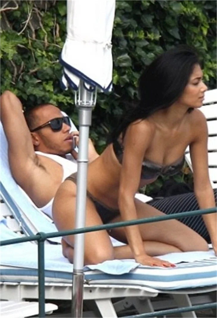 Scherzinger ile Hamilton Plajda aşk tazeledi...