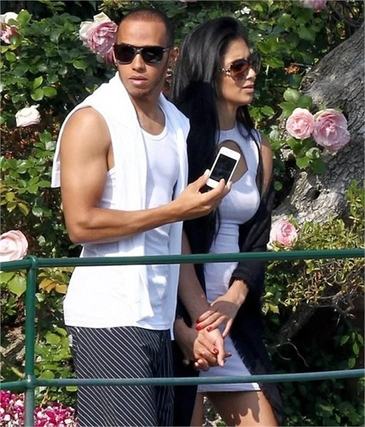 Scherzinger ile Hamilton Plajda aşk tazeledi...