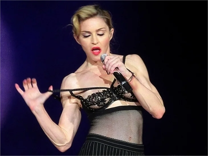 Madonna'dan kışkırtıcı pozlar..