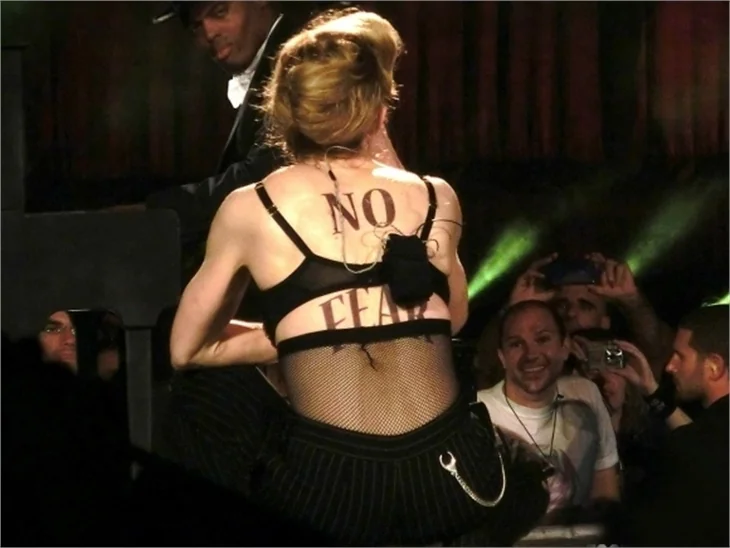 Madonna'dan kışkırtıcı pozlar..