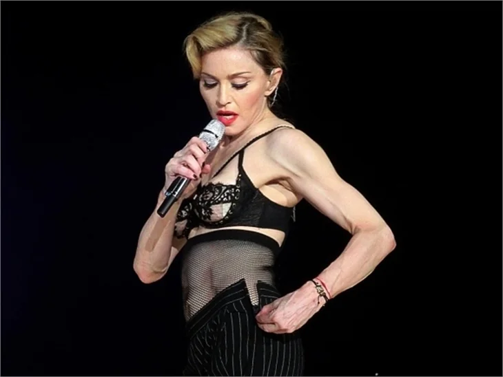 Madonna'dan kışkırtıcı pozlar..