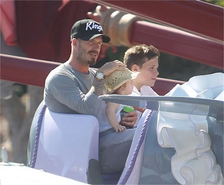 Minik Harper’ın Disneyland gezisi