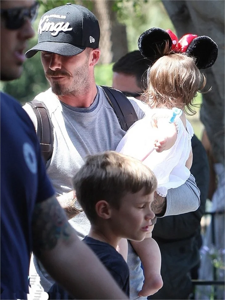 Minik Harper’ın Disneyland gezisi