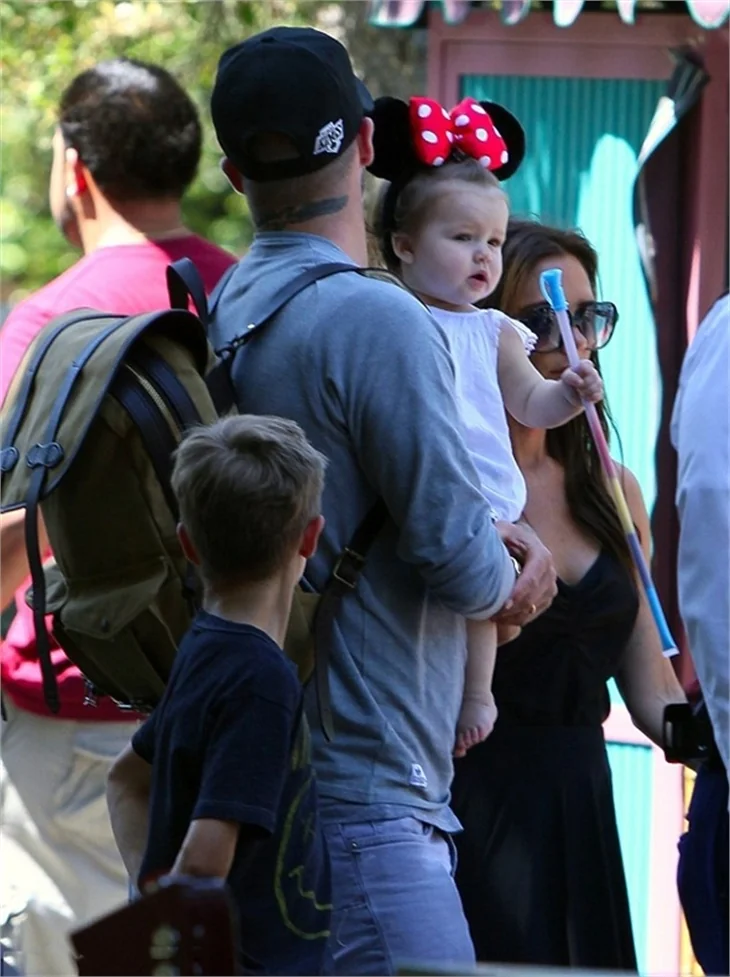 Minik Harper’ın Disneyland gezisi