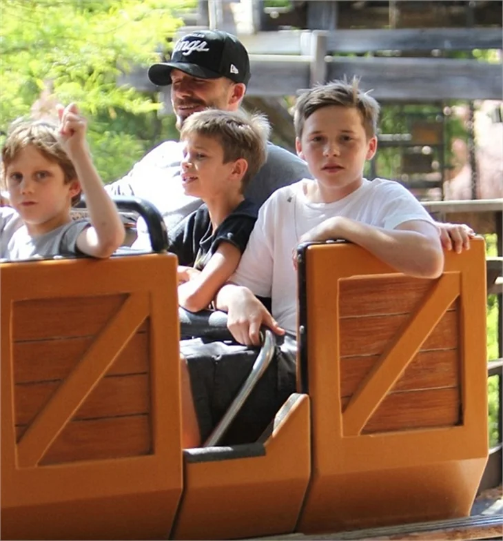 Minik Harper’ın Disneyland gezisi