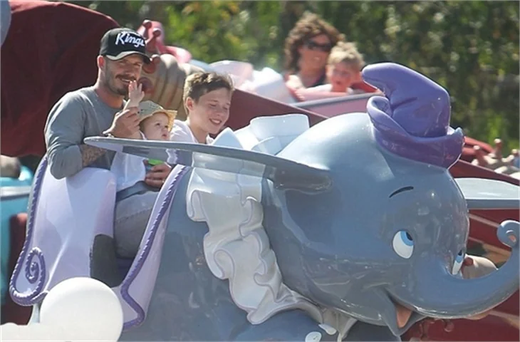 Minik Harper’ın Disneyland gezisi