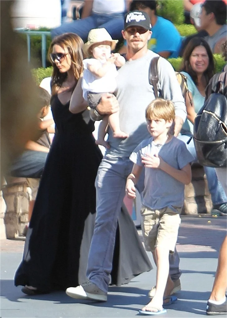 Minik Harper’ın Disneyland gezisi