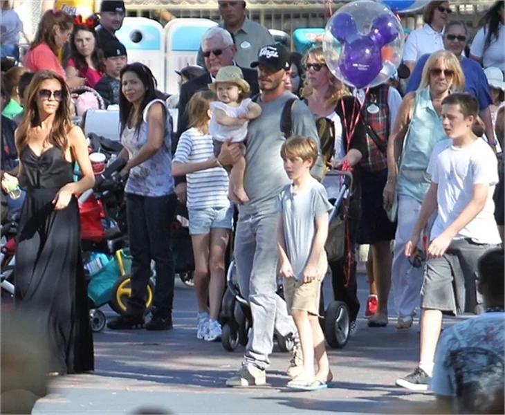 Minik Harper’ın Disneyland gezisi