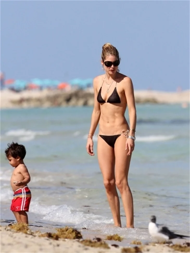 Hawaii’nin bikini güzelleri