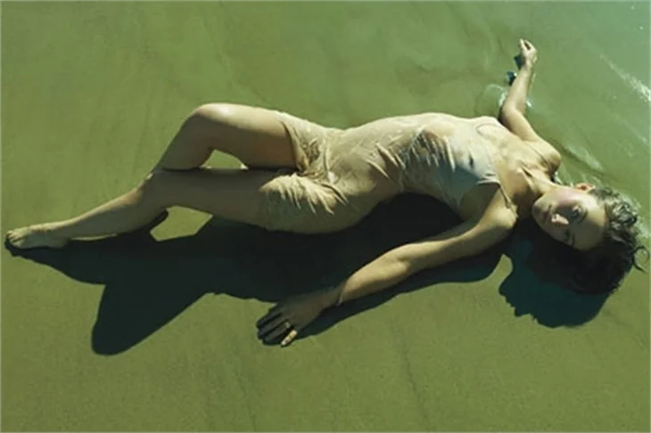 Olivia Wilde'den cesur pozlar