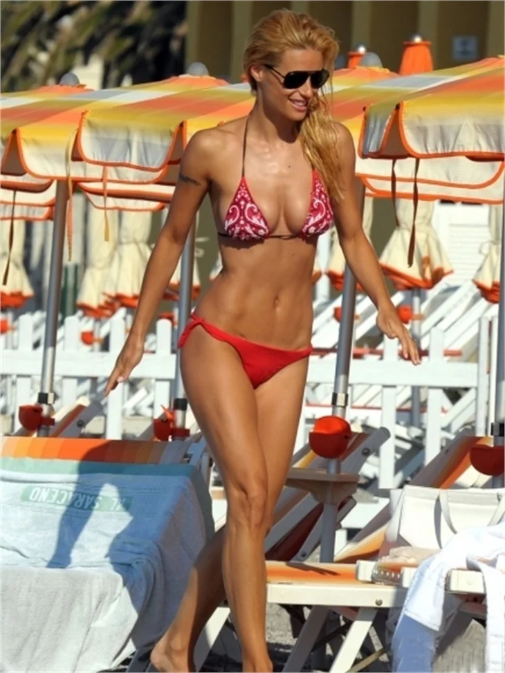 Michelle Hunziker İtalya sahillerini salladı…