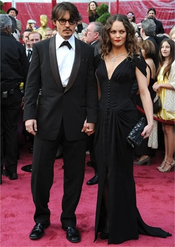 JOHNNY DEPP, VANESSA PARADIS'TEN AYRILDI!