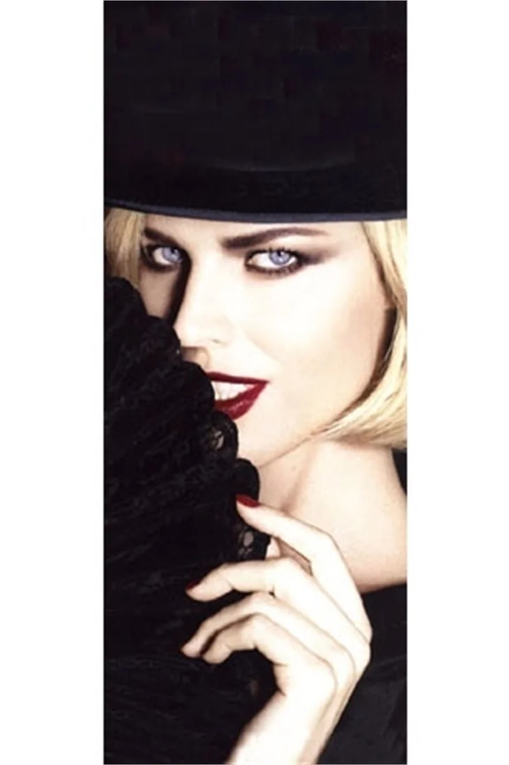 Eva Herzigova, objektiflerin karşısında…
