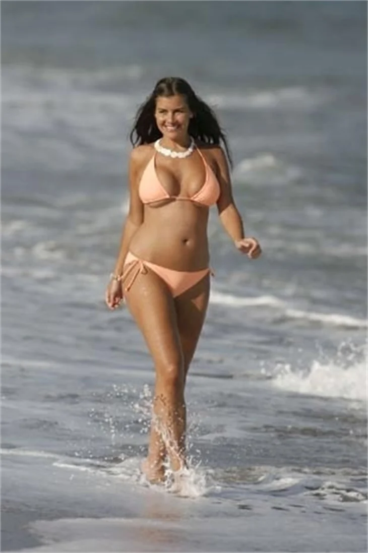 Imogen Thomas Hawaii'de arkadaşlarıyla beraber eğlendi
