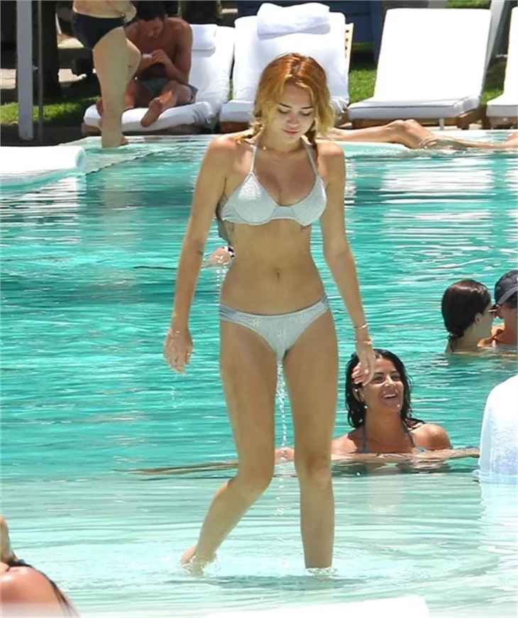 Ünlülerin bikini halleri…