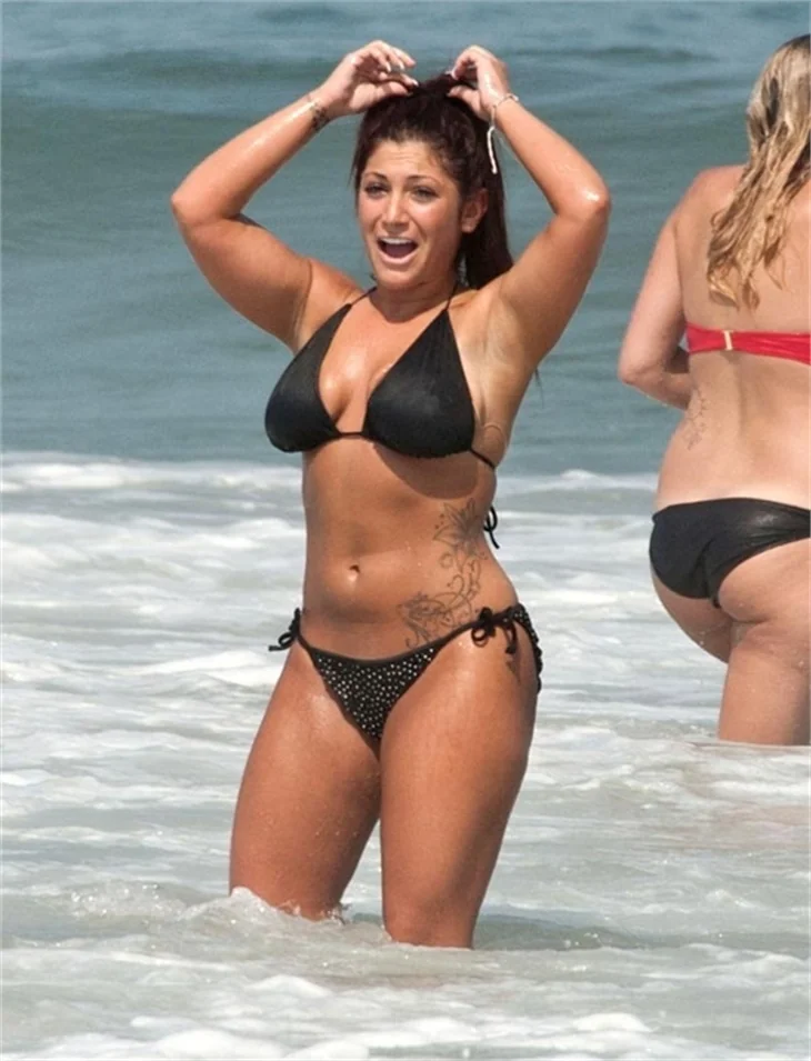 Ünlülerin bikini halleri…
