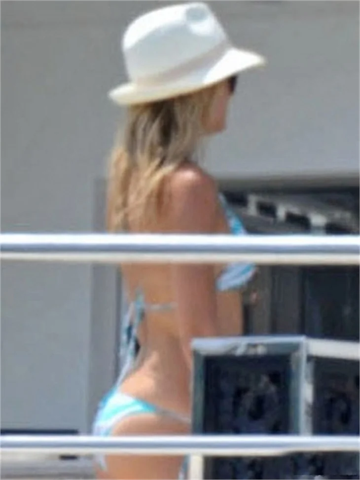 Kate Hudson St.Tropez’de tatil yapıyor