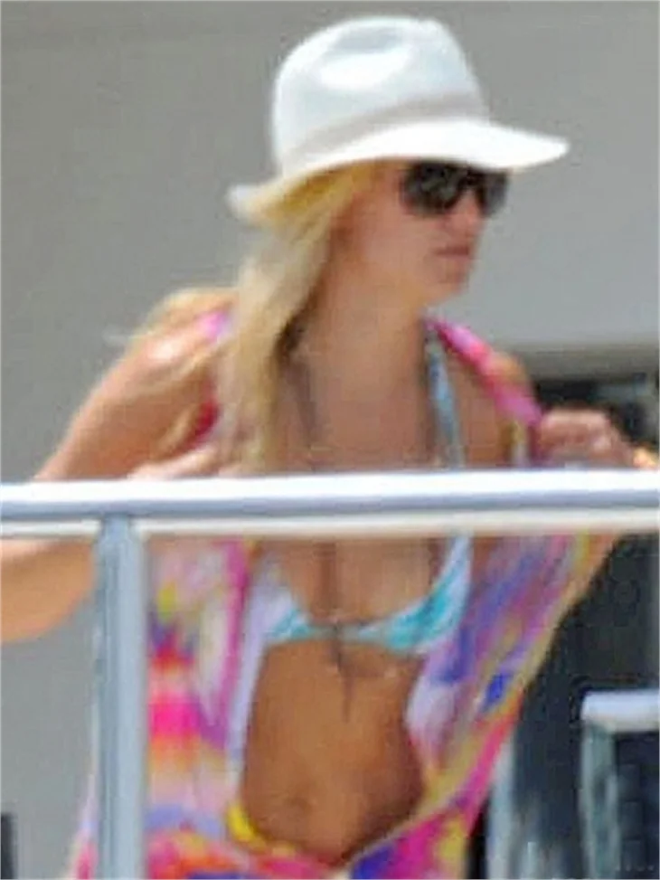 Kate Hudson St.Tropez’de tatil yapıyor