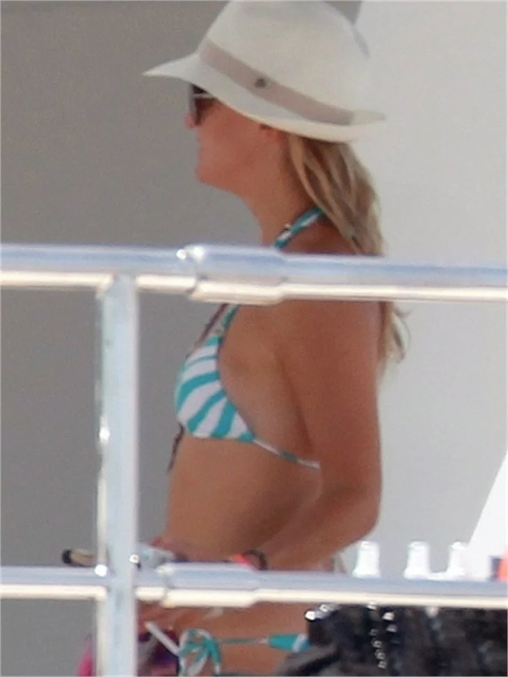 Kate Hudson St.Tropez’de tatil yapıyor