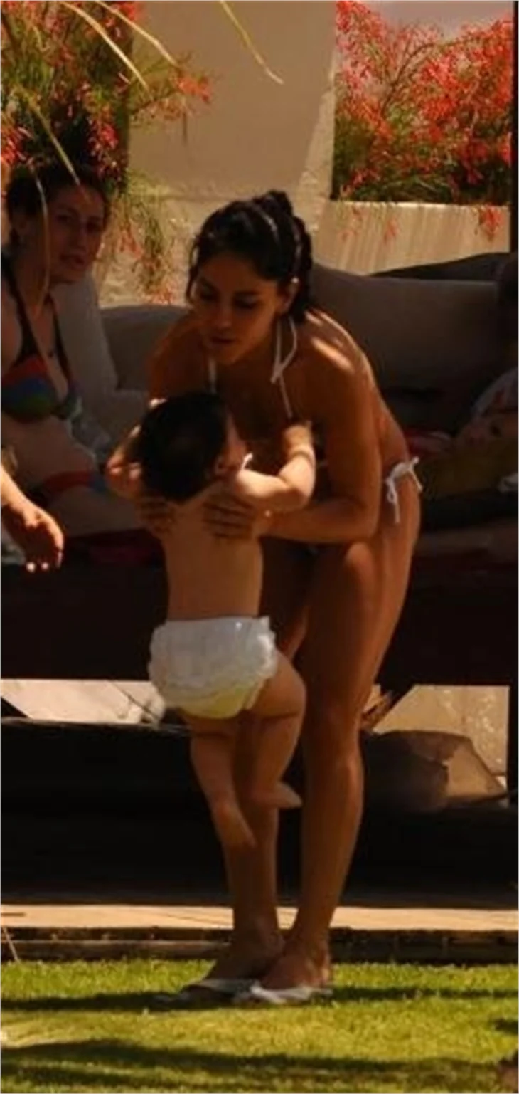 Irmak Ünal, eşi ve kızı Kayla ile tatilde...