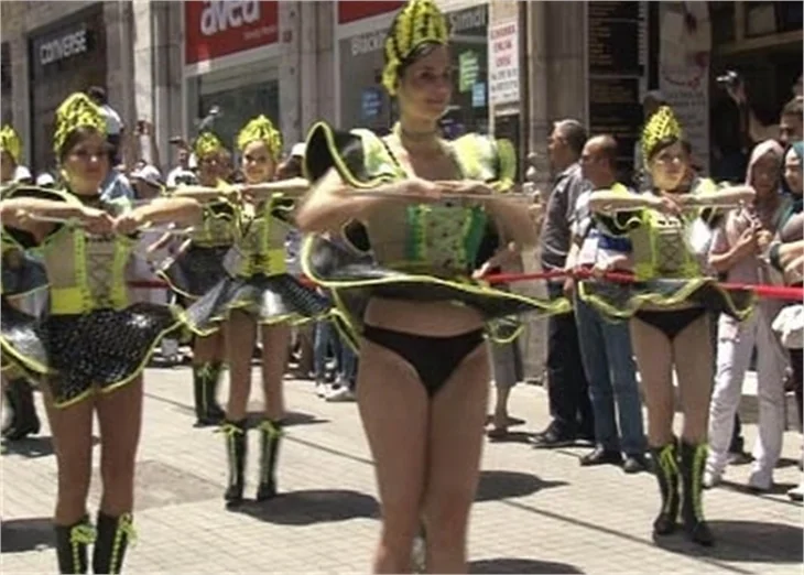 İstiklal Caddesi'nde seksi yürüyüş...