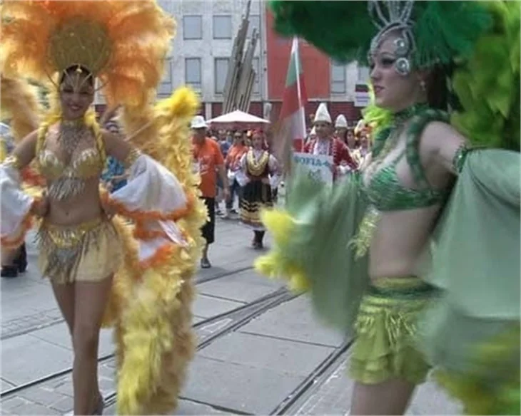 İstiklal Caddesi'nde seksi yürüyüş...