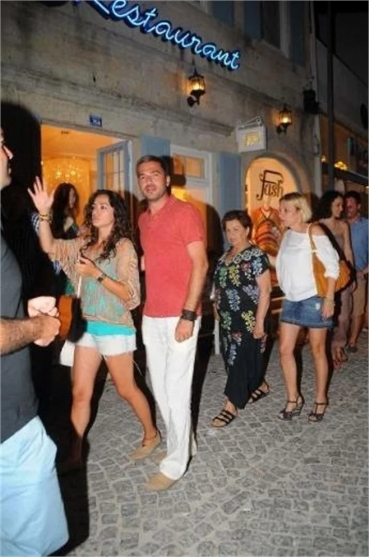 Engin Altan ile Özge Özpirinçci'nin İzmir tatili..