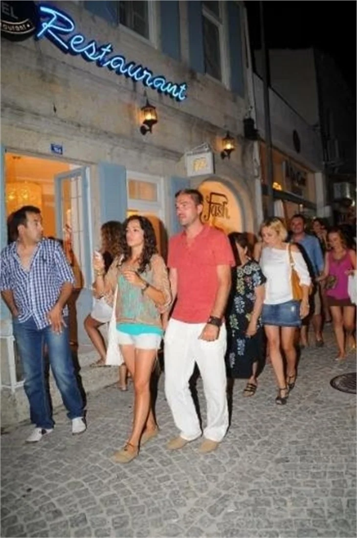 Engin Altan ile Özge Özpirinçci'nin İzmir tatili..