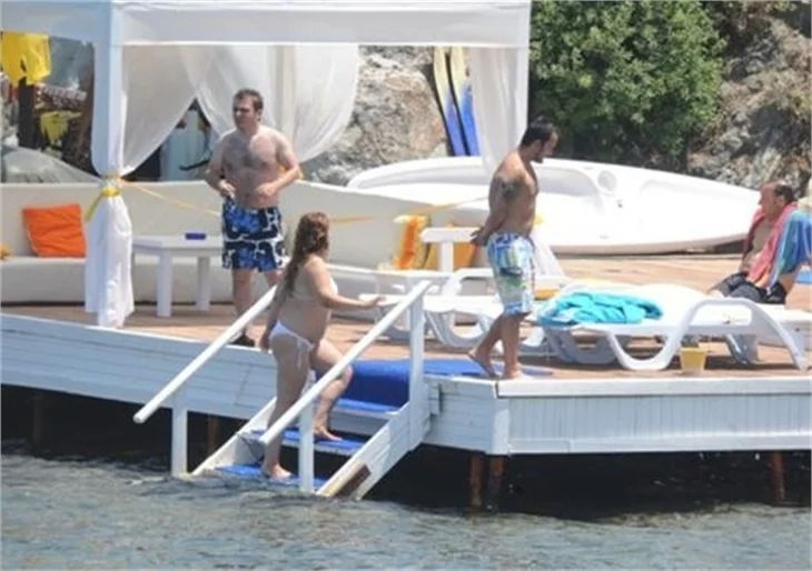 Ceren Bozoğlu, tatil sezonunu Bodrum’da açtı.