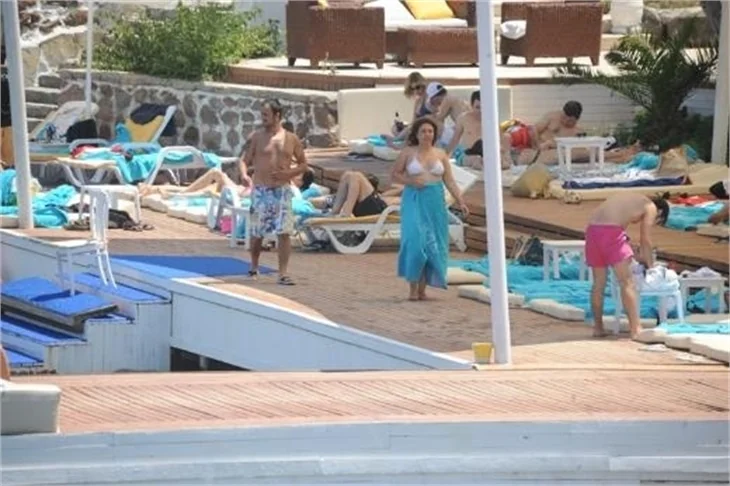 Ceren Bozoğlu, tatil sezonunu Bodrum’da açtı.