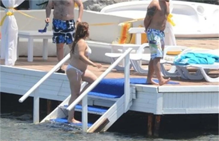 Ceren Bozoğlu, tatil sezonunu Bodrum’da açtı.