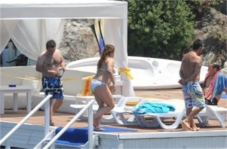 Ceren Bozoğlu, tatil sezonunu Bodrum’da açtı.