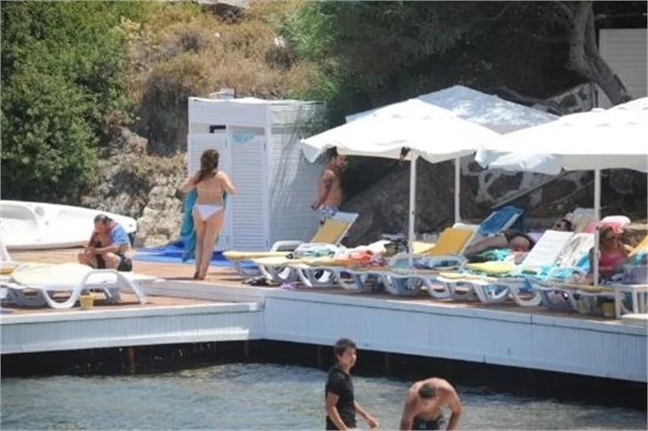 Ceren Bozoğlu, tatil sezonunu Bodrum’da açtı.