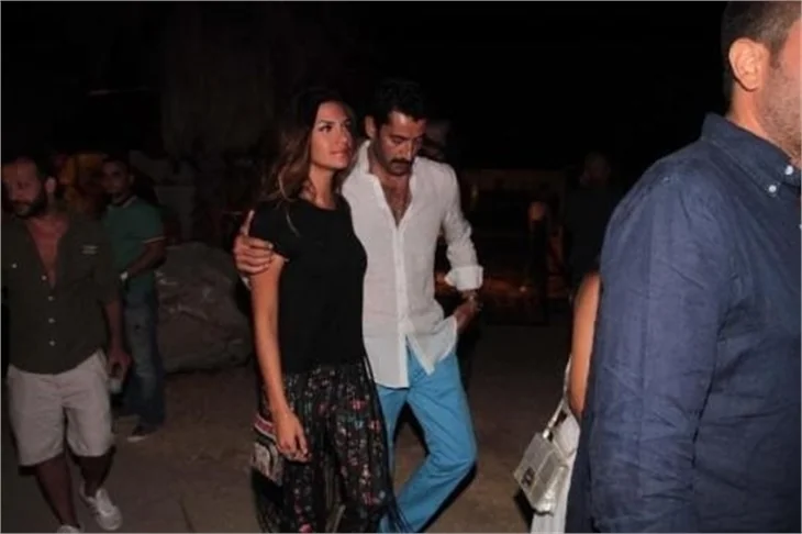 Kenan İmirzalıoğlu ve Özge Akbulut el ele...