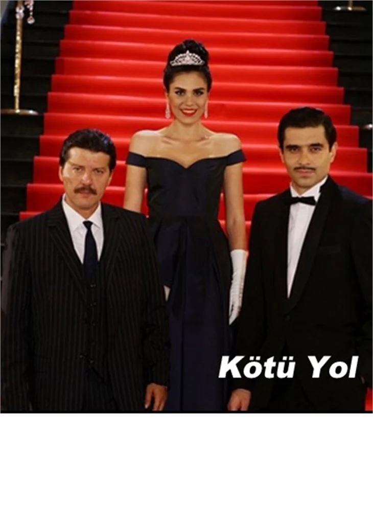 DİZİNİN YÖNETMENİ BEYİN KANAMASI GEÇİRDİ Mİ?