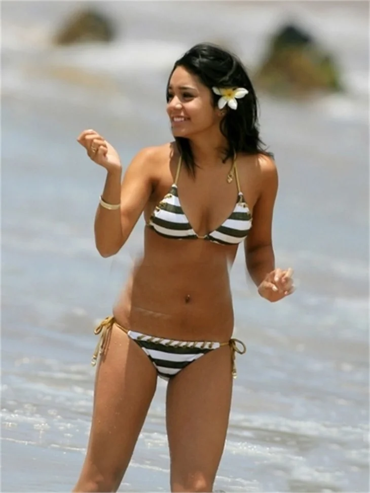 Vanessa Hudgens’ın bikinili hali