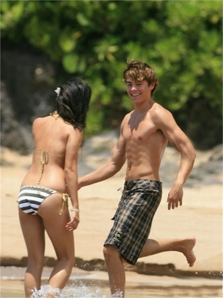 Vanessa Hudgens’ın bikinili hali