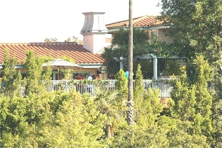 Aşklarını gözlerden uzakta yaşıyorlar!