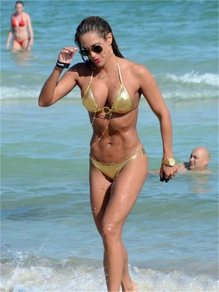 Jennifer Nicole Lee'nin Miami çıkartması!