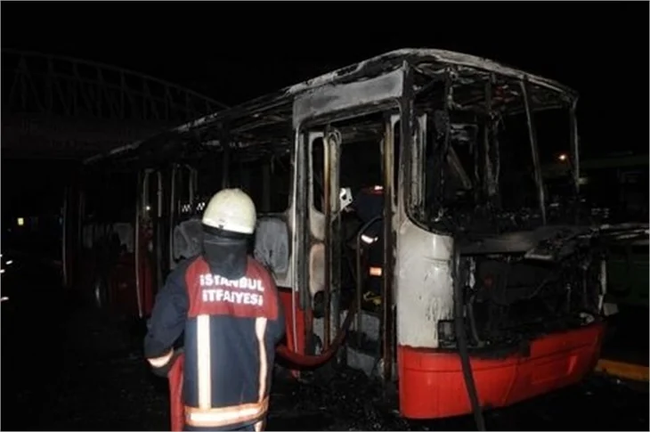 İstanbul'da molotoflu saldırı!